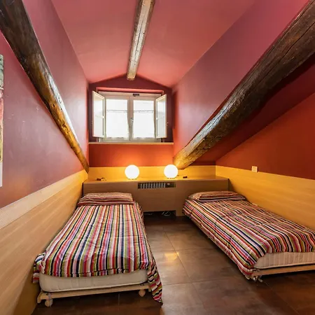 Attico Vicino Stazione Apartment
