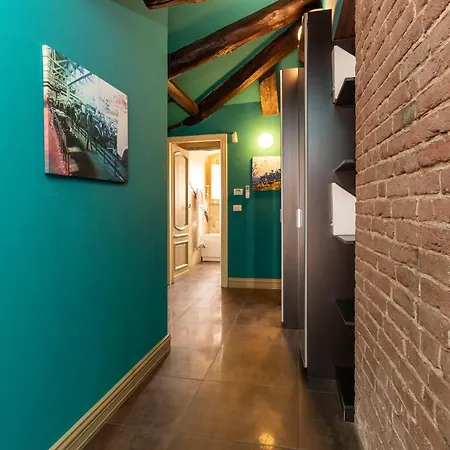 Attico Vicino Stazione Apartment *